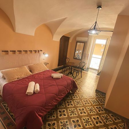 Tra I Due Ponti Hotell Bosa Eksteriør bilde