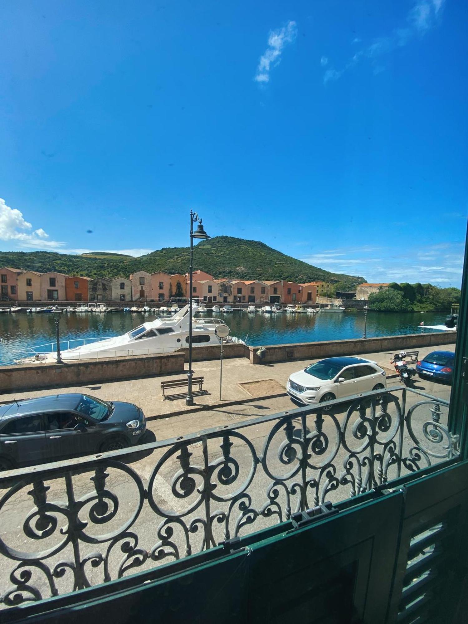 Tra I Due Ponti Hotell Bosa Eksteriør bilde