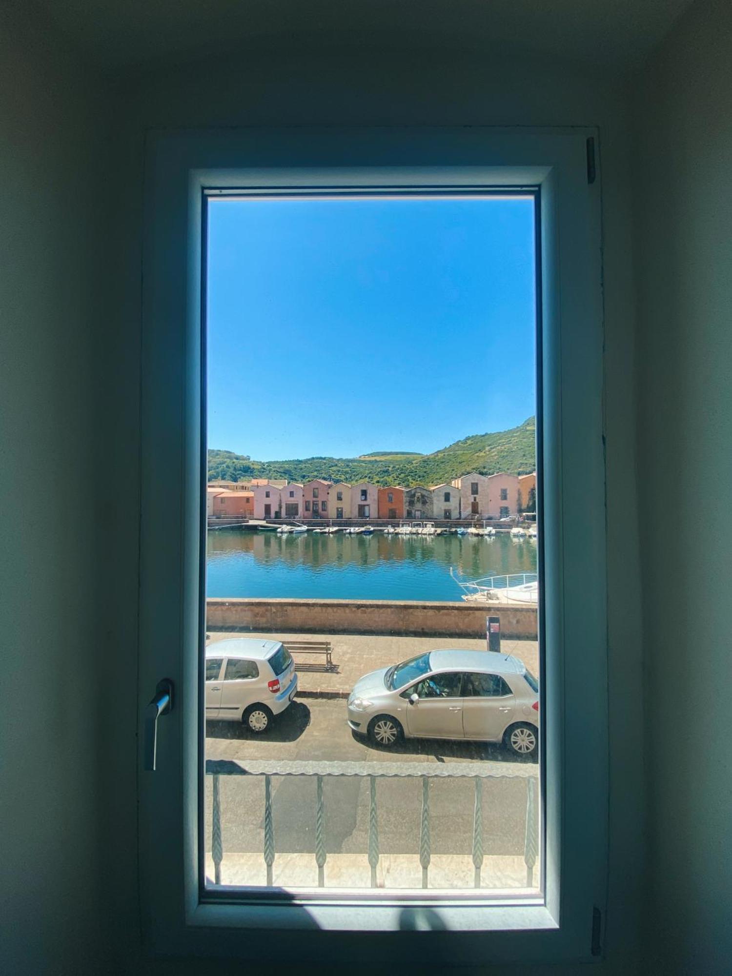 Tra I Due Ponti Hotell Bosa Eksteriør bilde